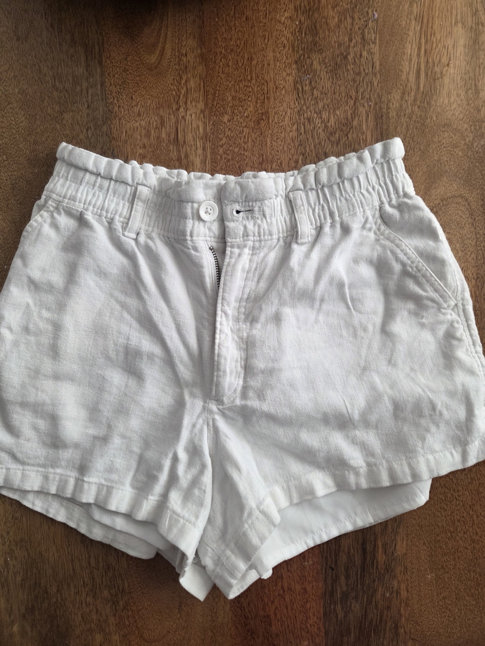 Hollister Women’s White Elastic Waist Linen Blend Shorts